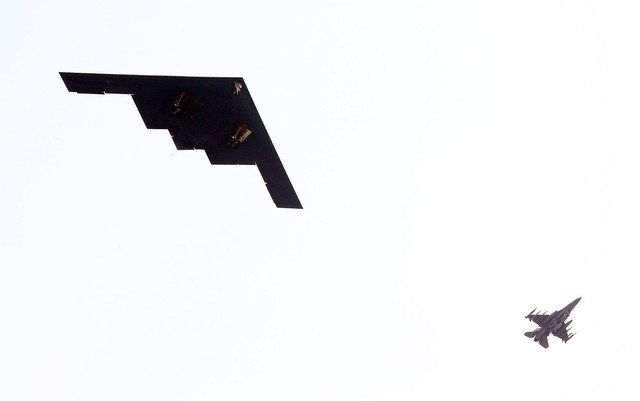 Detalhes internos do B-2 Spirit, avião invisível dos EUA usado contra o Irã; INFOGRÁFICO