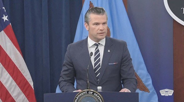 EUA lançam 14 bombas antibunker de 13 toneladas e afirmam destruir programa nuclear iraniano.