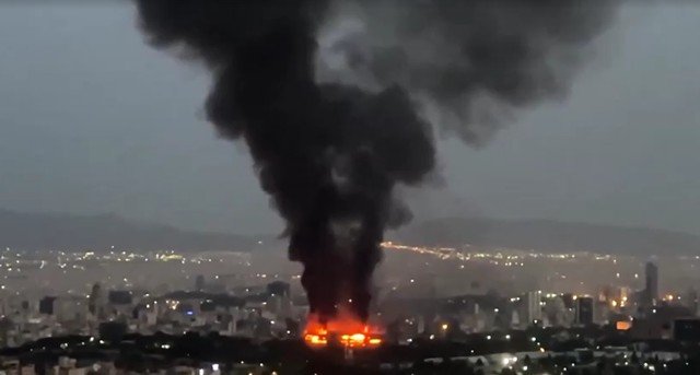Irã ataca Haifa e afirma ter atingido prédio governamental; Israel reporta dano em mesquita