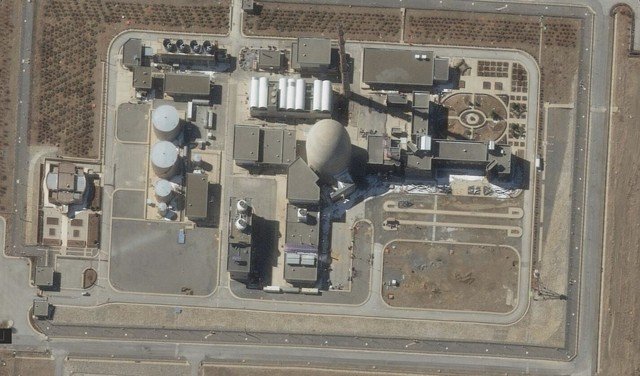 Israel ataca reator em Arak e intensifica ofensiva contra programa nuclear do Irã.