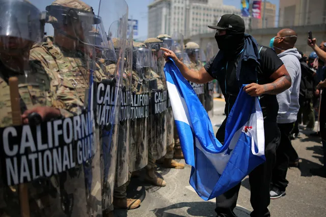 Justiça dos EUA autoriza Trump a manter controle da Guarda Nacional em Los Angeles