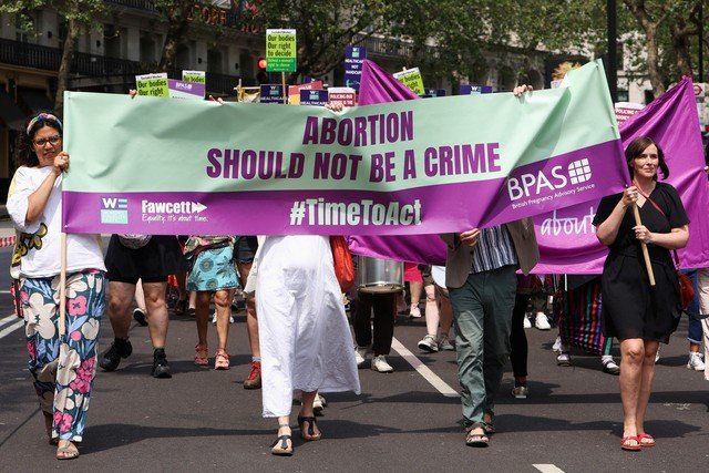 Parlamento do Reino Unido aprova lei de descriminalização do aborto