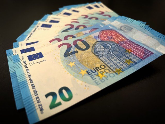 União Europeia aprova adoção do euro pela Bulgária em 2026