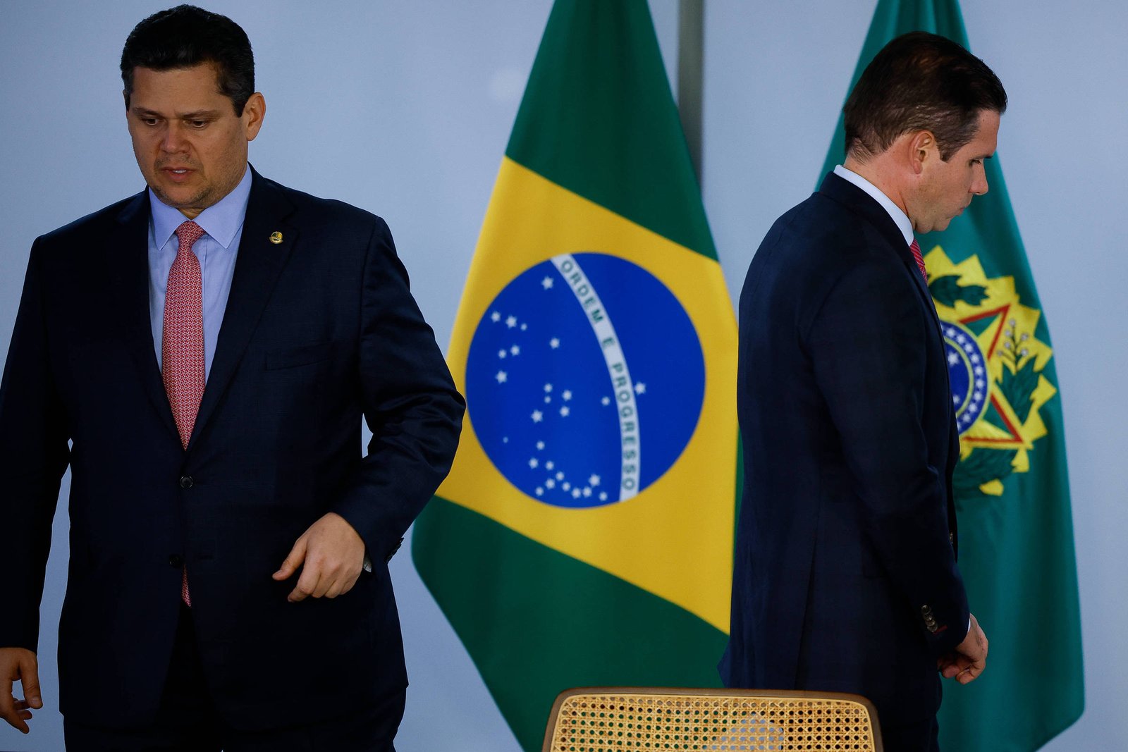 Alcolumbre evita ataques, enquanto Motta se torna alvo principal da esquerda
