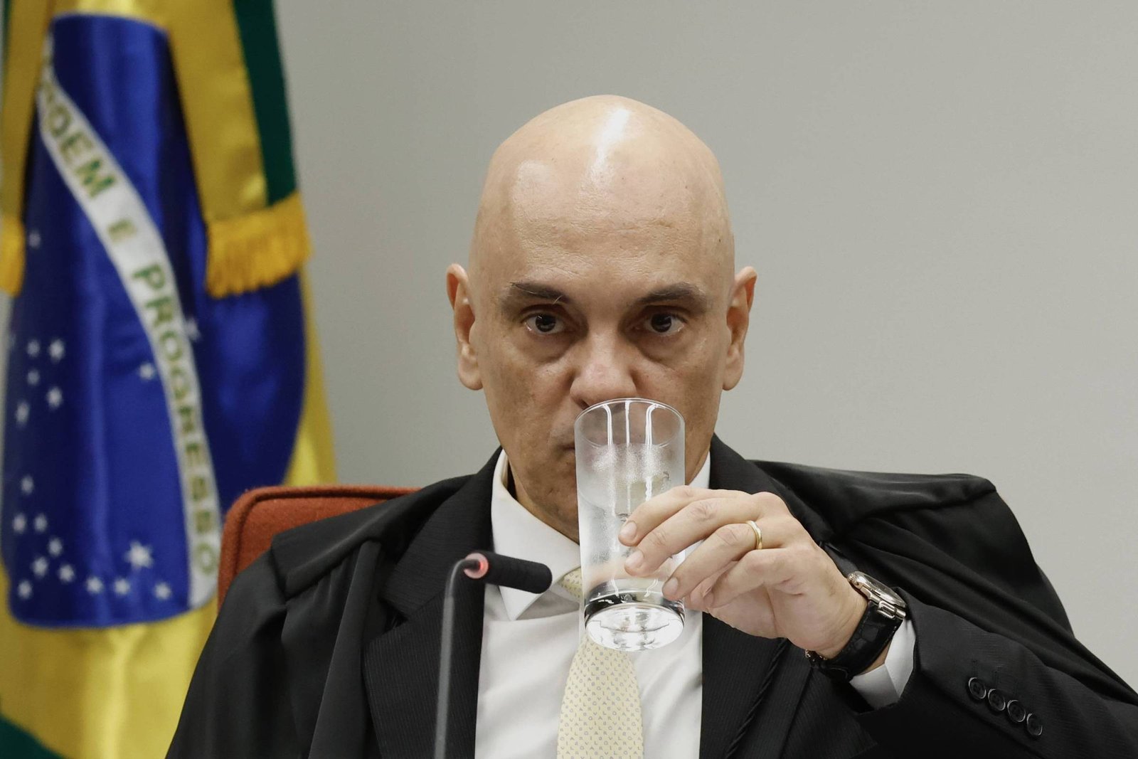 Alexandre de Moraes relatará ações sobre decreto do IOF, decide Barroso