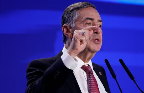 Barroso afirma que inquérito no STF sobre bolsonaristas continuará devido à multiplicação dos fatos