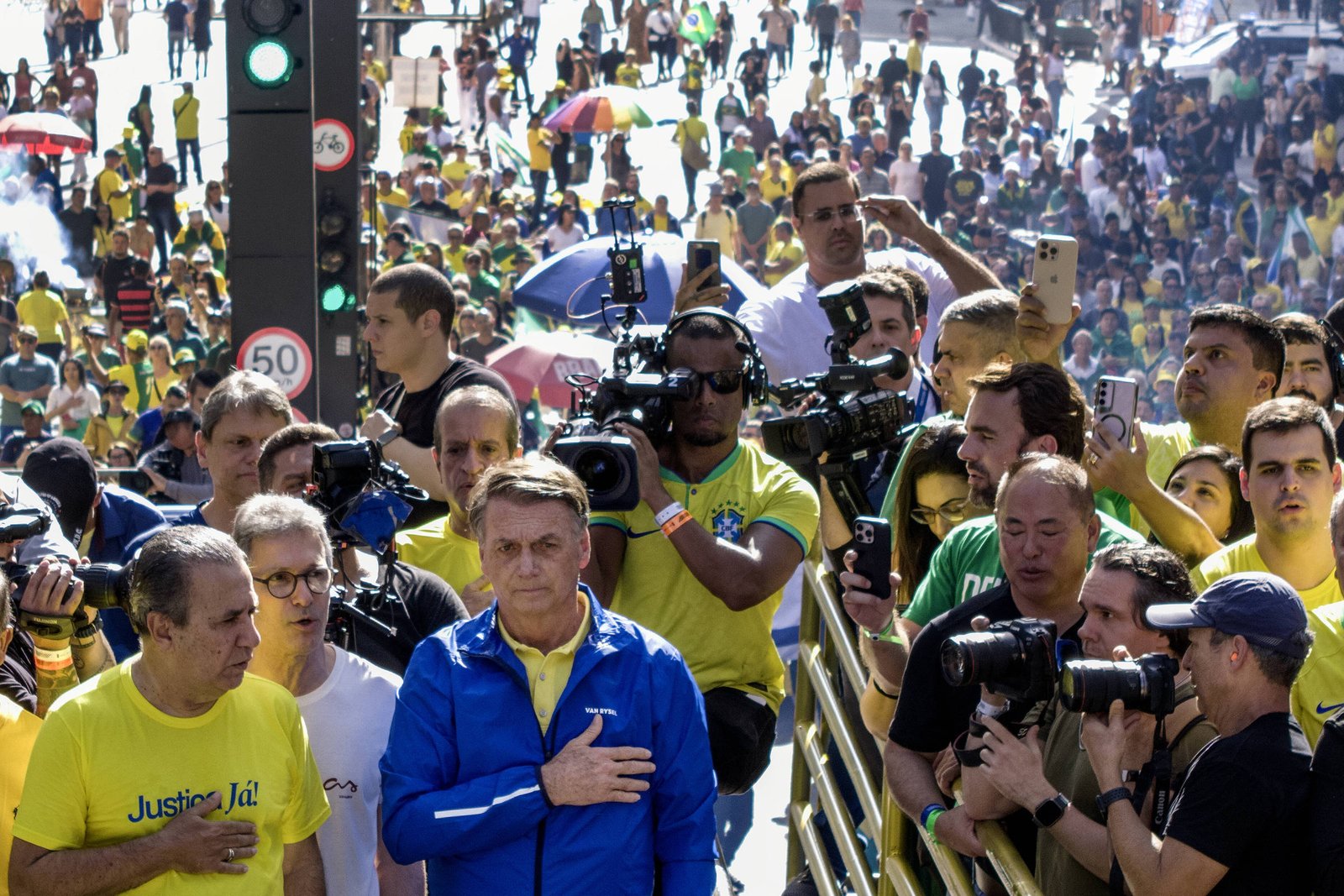 Bolsonaristas realizam manifestação na Paulista para pressionar STF