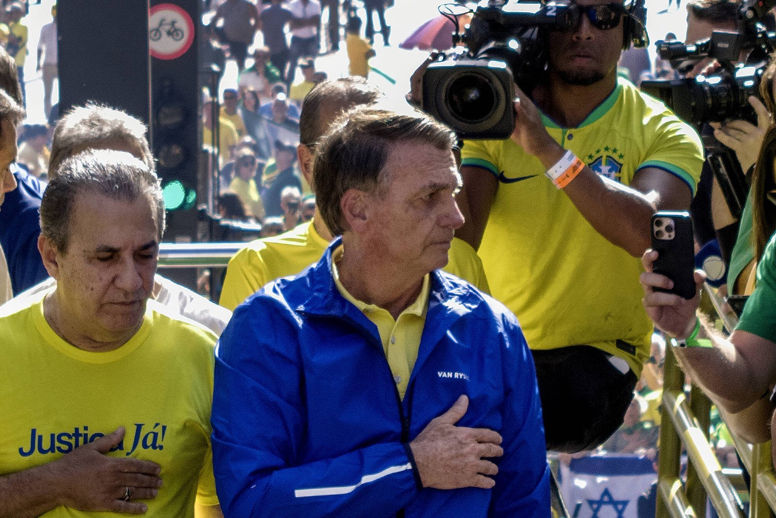 Bolsonaro cancela compromissos e ficará em repouso por um mês por recomendação médica