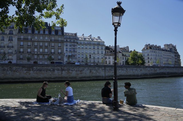 Calor extremo na Europa: Barcelona vive junho mais quente em um século; França fecha mil escolas.