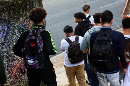 Casos de bullying, álcool e drogas nas escolas dobram sob gestão Tarcísio