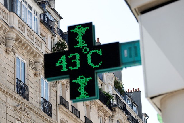 Criança de 2 anos morre na Espanha após ser deixada em carro durante onda de calor