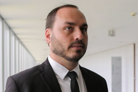 Justiça nega ação de Túlio Gadêlha contra Carlos Bolsonaro sobre cartão corporativo