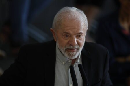 Lula chama Bolsonaro de covarde e afirma que nunca pediria anistia antes de ser condenado