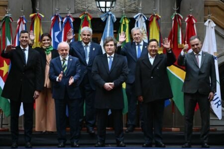 Lula defende que o Mercosul fortalece países após críticas de Milei ao bloco