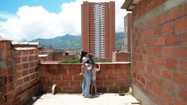 Modelos adolescentes de países pobres são aliciadas pela indústria do sexo com promessas financeiras