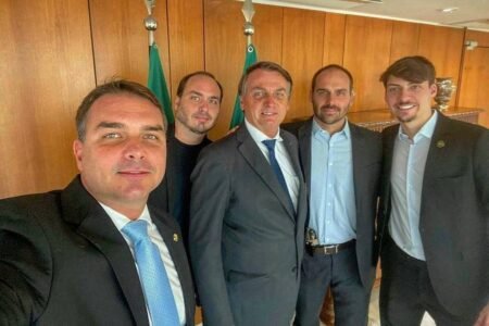 Moraes cancela depoimentos de Carlos e Eduardo como testemunhas do esquema golpista