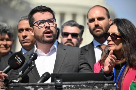 Moraes usa vídeos de Paulo Figueiredo para notificá-lo sobre trama golpista