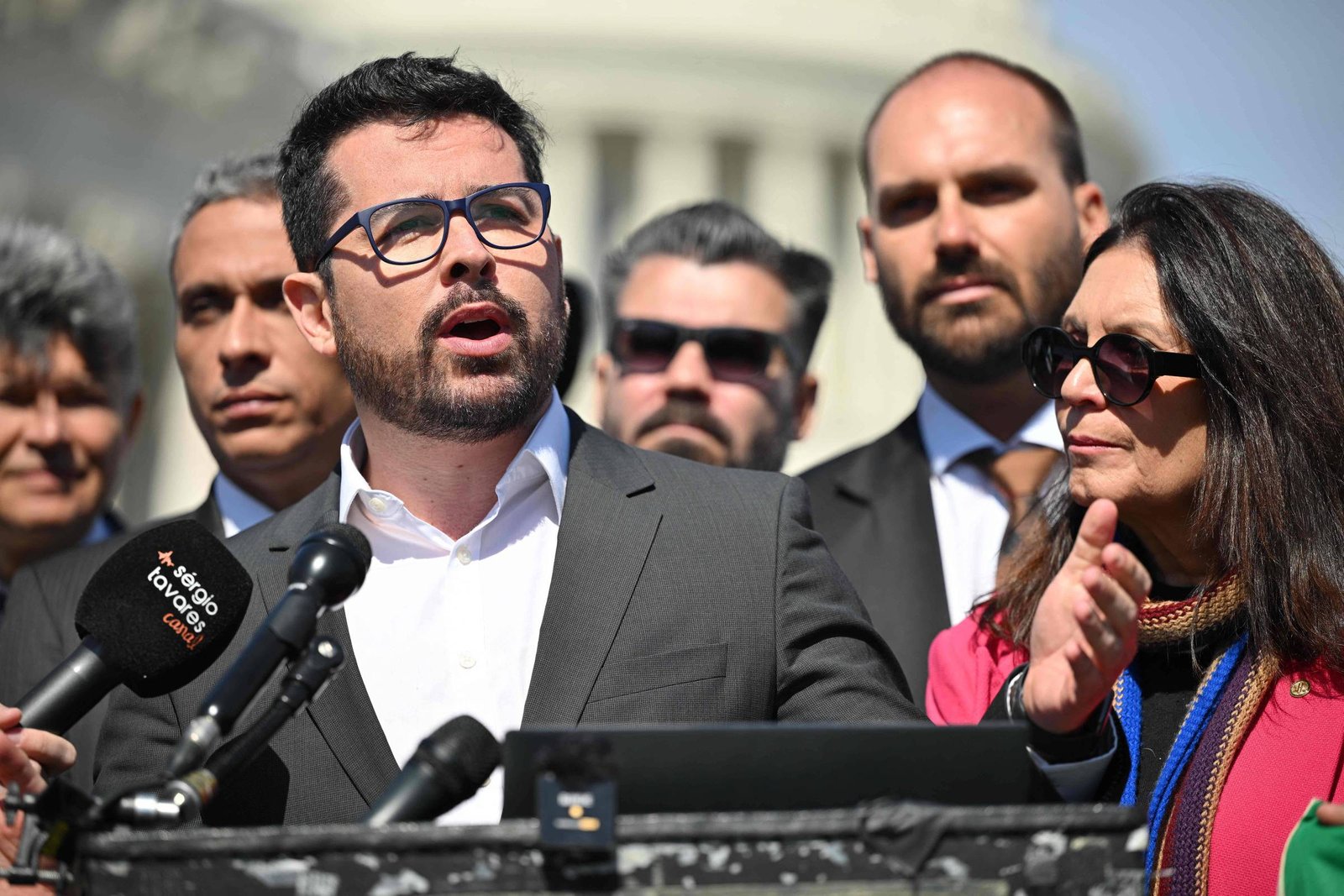 Moraes usa vídeos de Paulo Figueiredo para notificá-lo sobre trama golpista