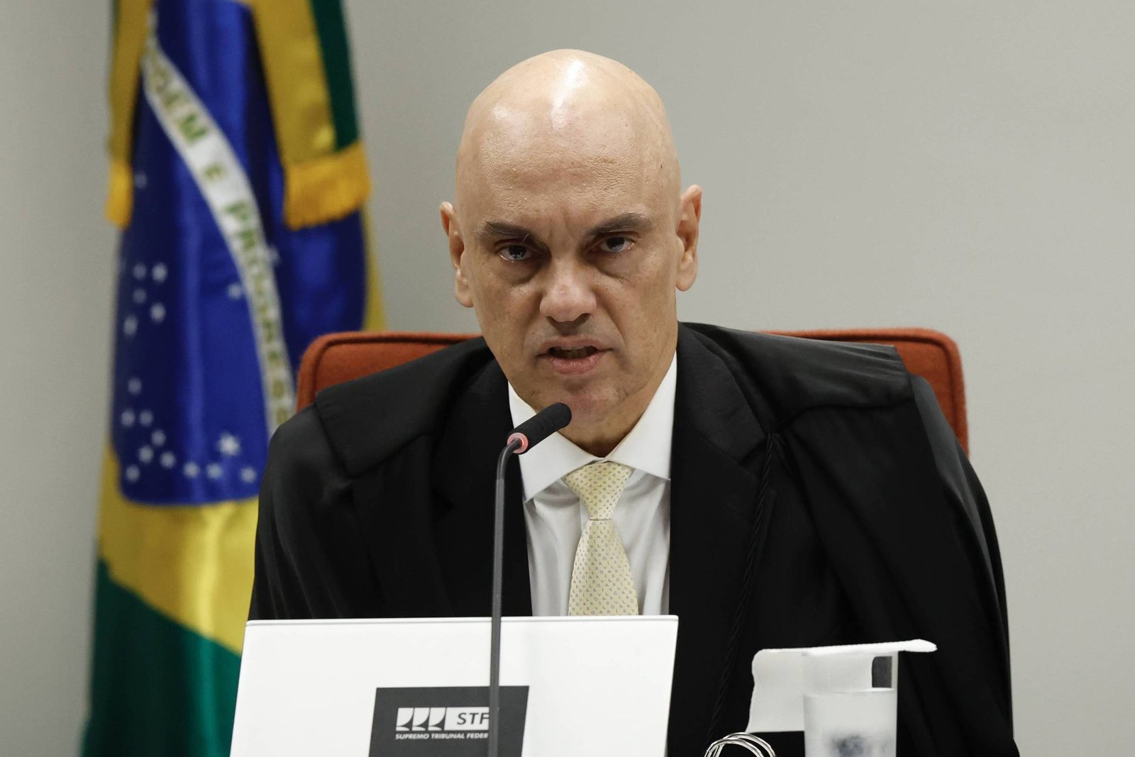 Moraes vota por 17 anos de prisão para homem que sentou em sua cadeira em 8/1