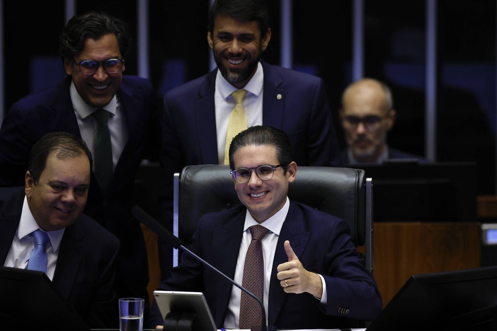 Motta convoca oposição e centrão para evento com Lula, mas deputados não comparecem