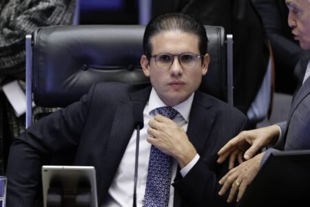 Motta se irrita com ataques, STF solicita ação do governo, e Gleisi defende chefe da Câmara