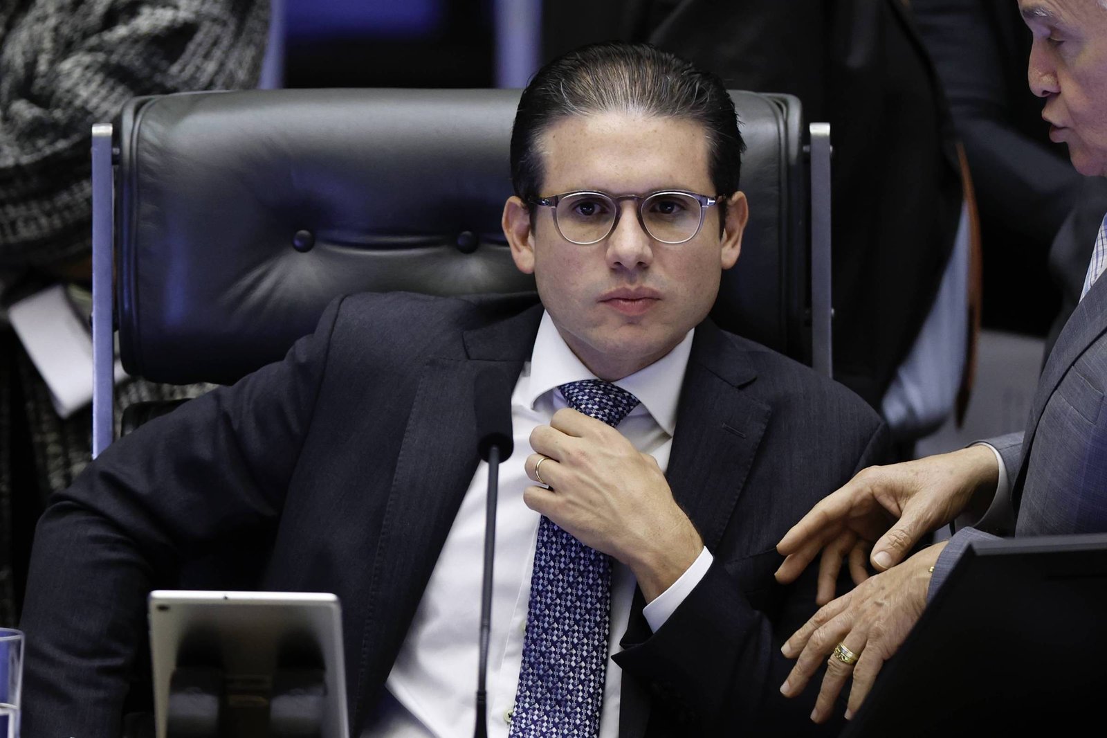 Motta se irrita com ataques, STF solicita ação do governo, e Gleisi defende chefe da Câmara