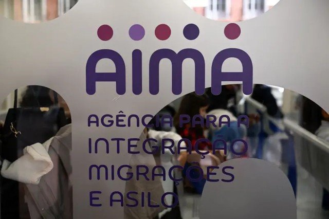 Novo governo de Portugal endurece regras de imigração e impacta brasileiros residentes.