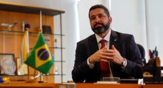 Presidente dos Correios entrega demissão e se reunirá com Lula na próxima semana