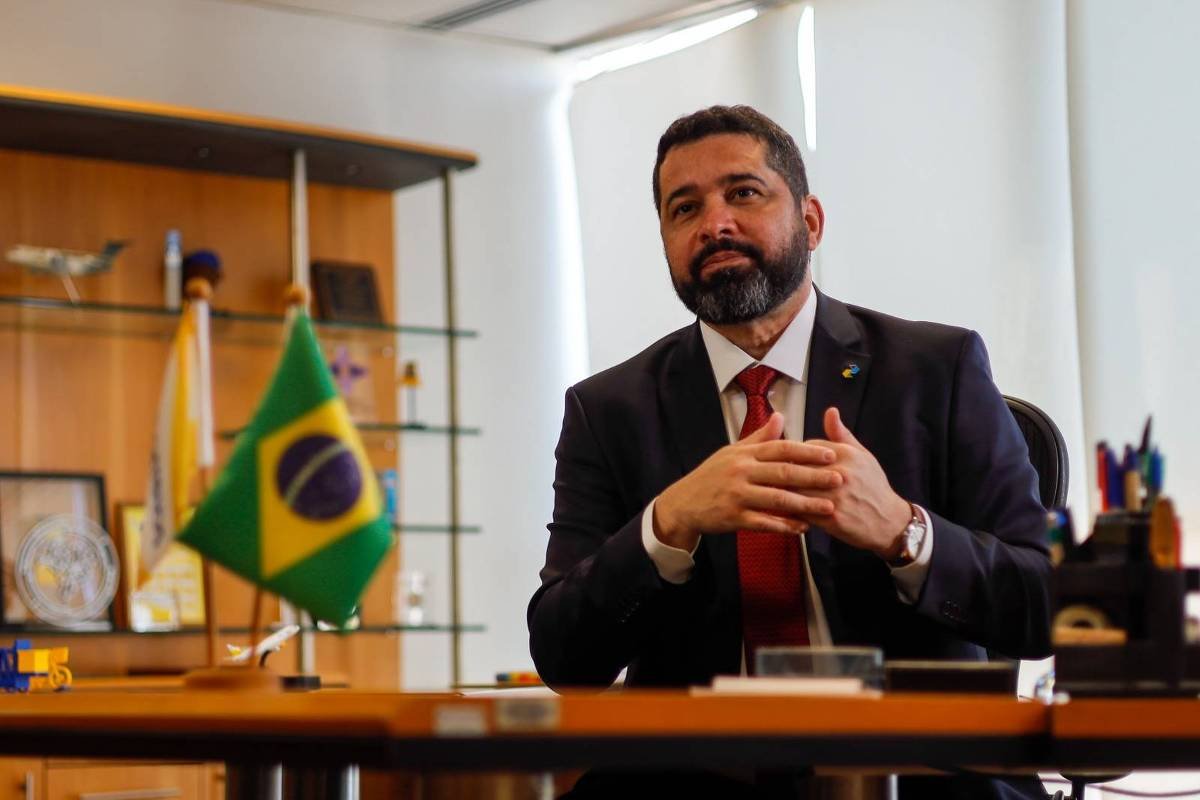 Presidente dos Correios entrega demissão e se reunirá com Lula na próxima semana
