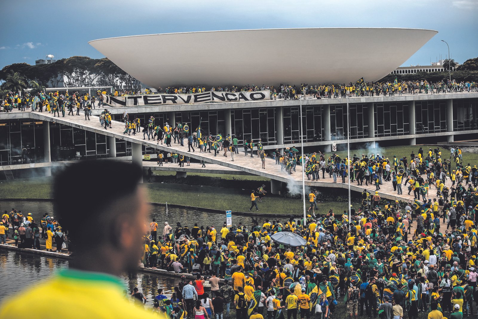 STF condena a 17 anos de prisão homem conhecido por pegar bola de Neymar por tentativa de golpe