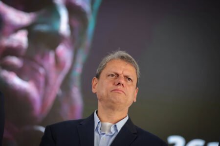 Tarcísio favorece centrão nas emendas e desagrada bolsonaristas de SP